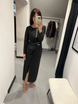 Długa sukienka z rozcięciem czarna