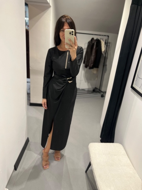 Długa sukienka z rozcięciem czarna