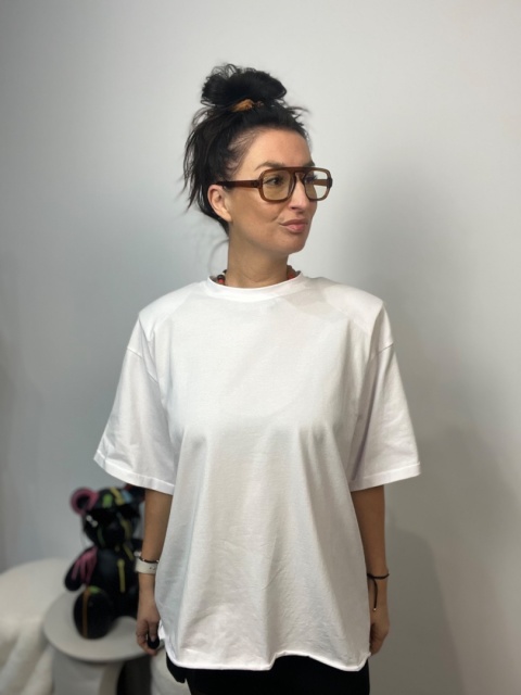 Dłuższa koszulka z poduszkami biel