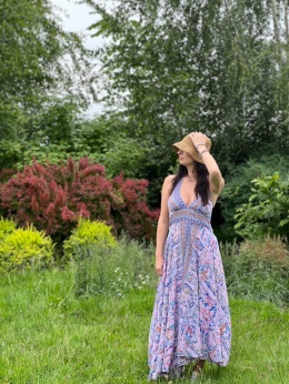 Długa sukienka boho z gumą fiolet