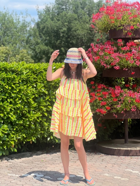 Muślinowa sukienka na ramiączkach pasy