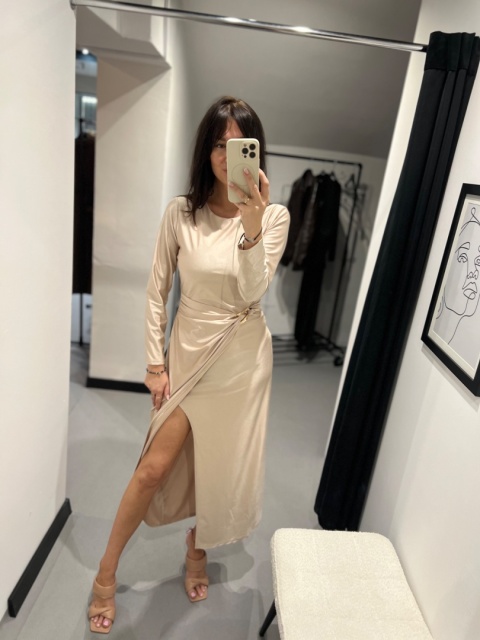 Sukienka z rozcięciem beż/złoto