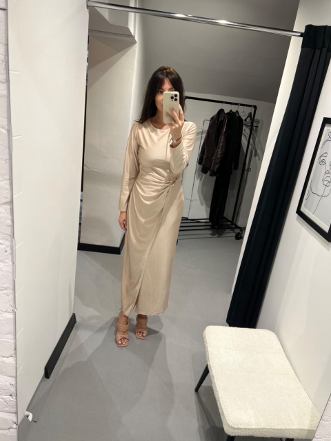 Sukienka z rozcięciem beż/złoto