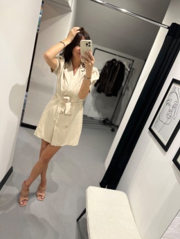 Krótka sukienka na guziki