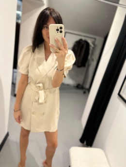 Krótka sukienka na guziki