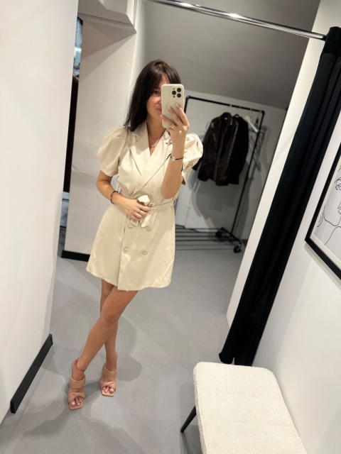 Krótka sukienka na guziki