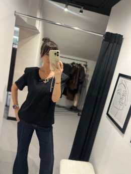 Koszulka z ozdobnym paskiem czerń