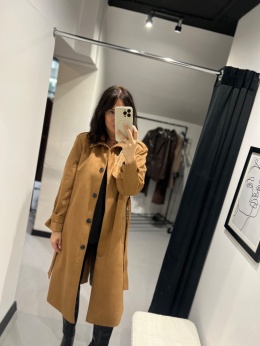 Płaszcz z eco zamszu karmel