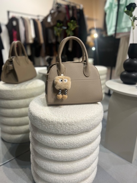 Torebka kuferek beż