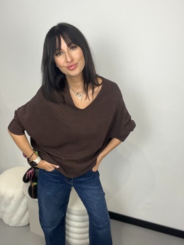 Sweter z dekoltem V czekolada