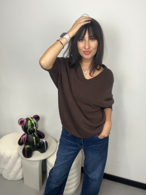 Sweter z dekoltem V czekolada