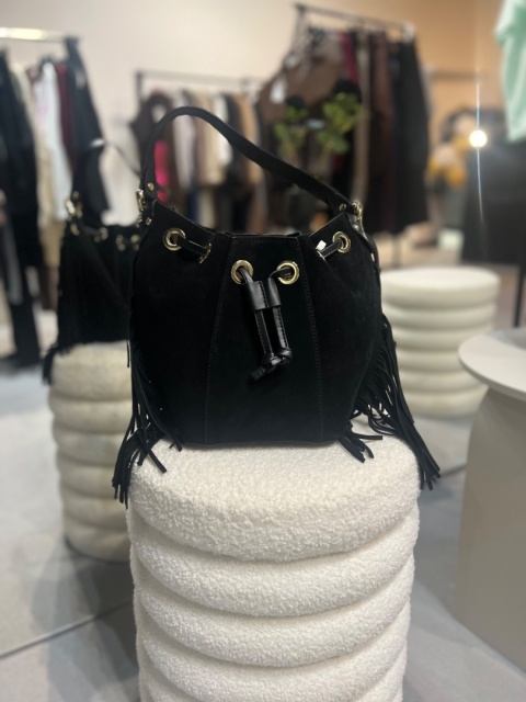 Zamszowa torba z frędzlami czerń