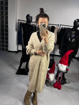 Długi sweter z wzorem beż