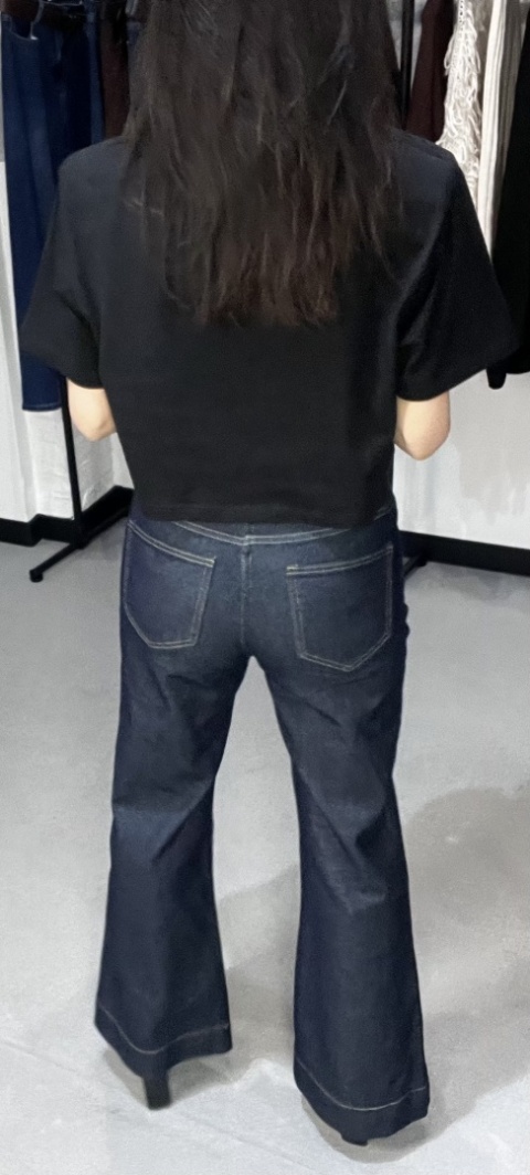 Jeansy z rozszerzaną nogawką