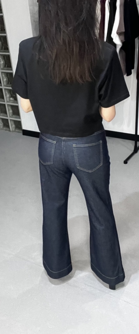 Jeansy z rozszerzaną nogawką