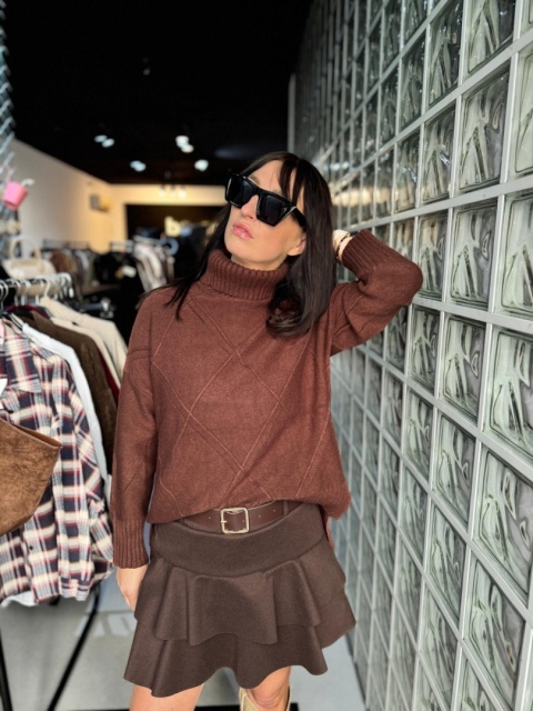 Sweter z golfem czekolada