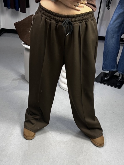 Szerokie spodnie dresowe czekolada