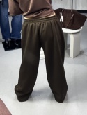 Szerokie spodnie dresowe czekolada