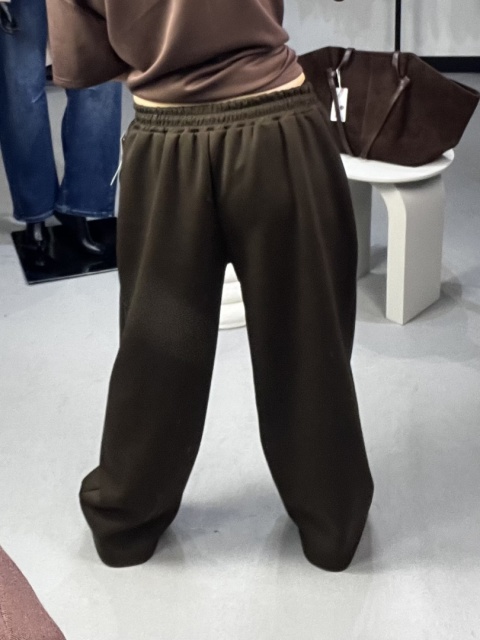 Szerokie spodnie dresowe czekolada